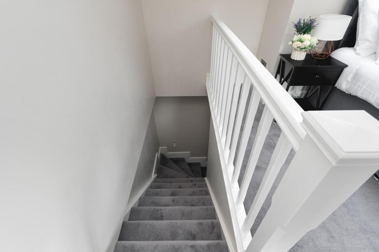Skyvillion - Cozy Large 4 & 1 Bed Apartments In London Enfield, Mins To Tube Station, Free Wi-Fi Exterior foto